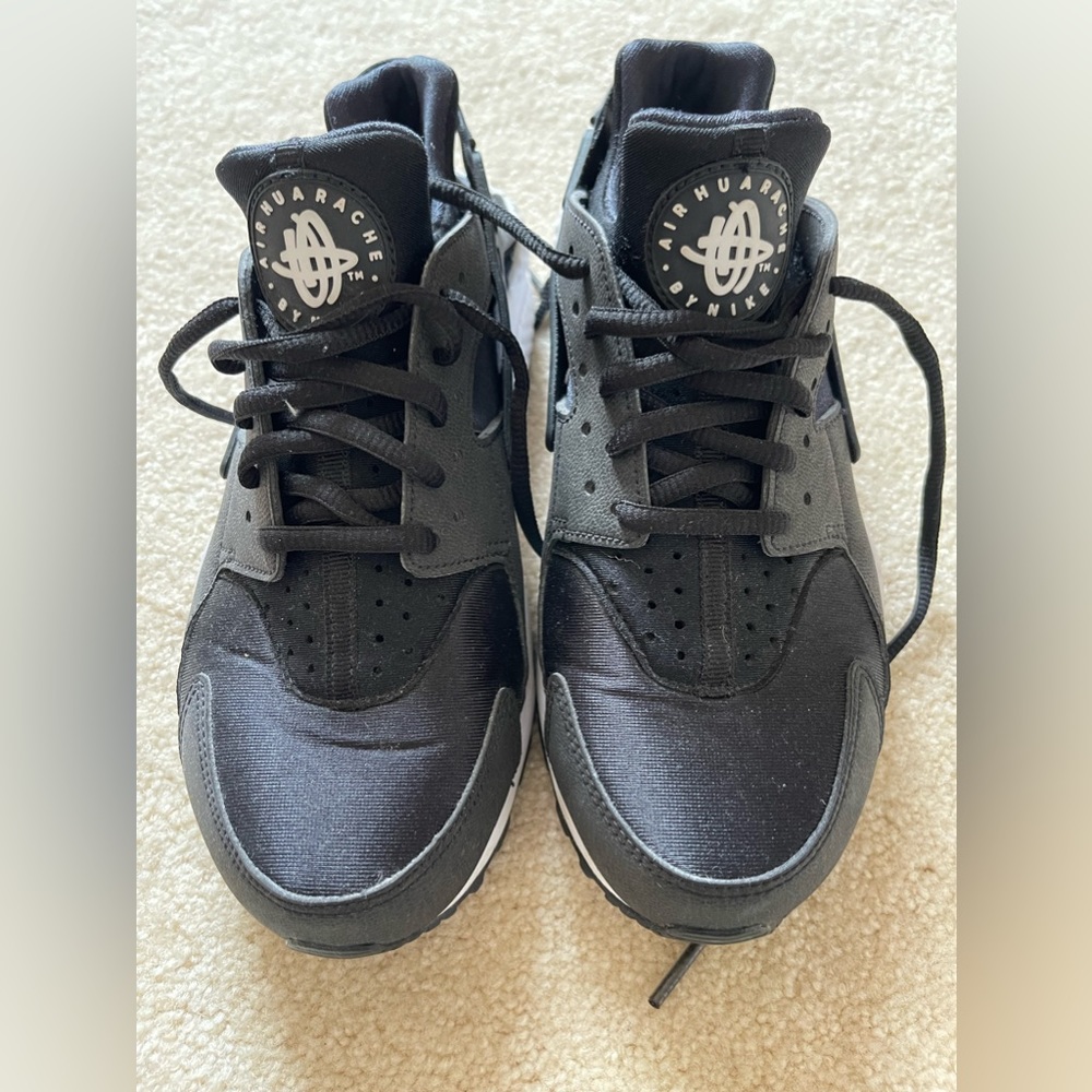 Nike Air Huarache Women’s 7.5